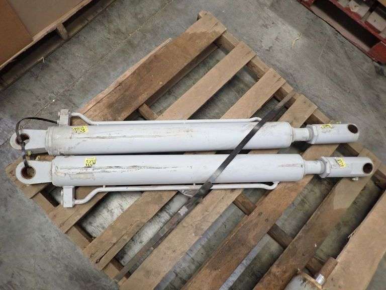 Lot of (3) Hydraulic Cylinders