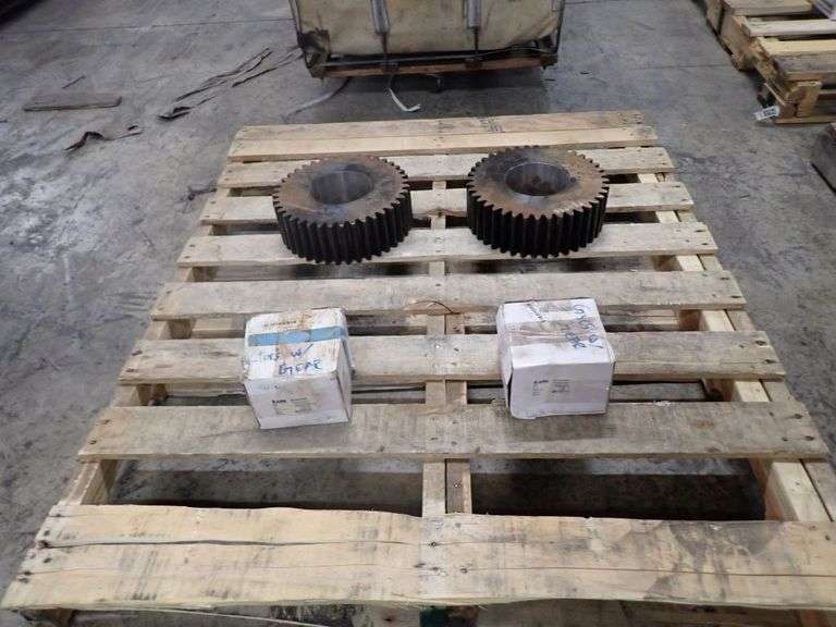 Lot of (2) Spur Gears with (2) Spurs