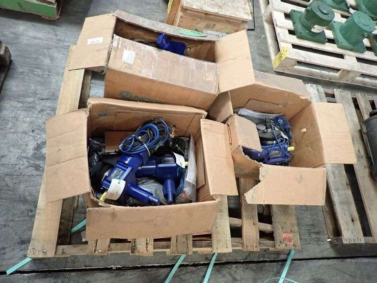 Lot of Assorted Screwjacks and Cylinders