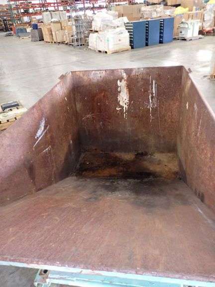 Self-Dumping Hopper