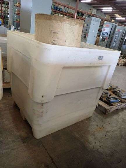 Industrial Grade Bulk Container with Industrial Components