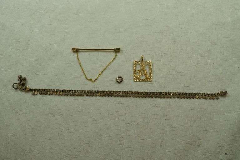 Lot of Assorted Jewelry