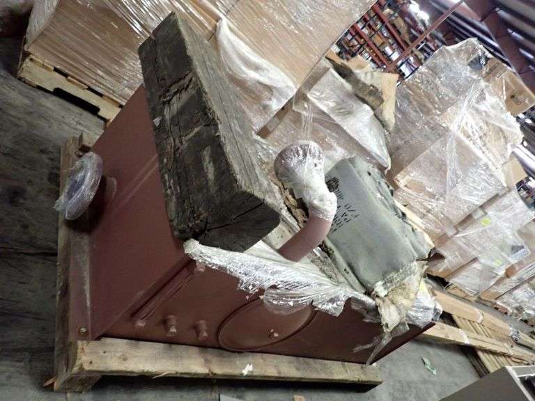 Oil Reservoir Tank with Industrial Padding
