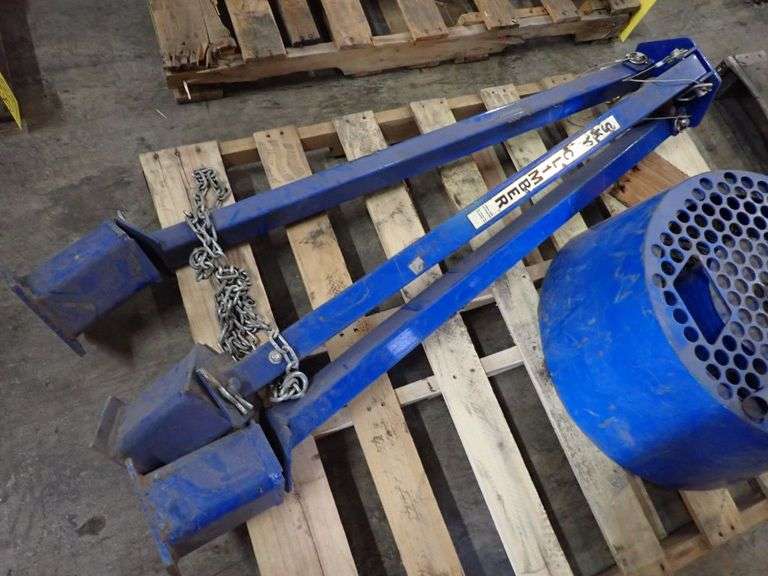 Sky Climber Stabilizing Leg with Hoist