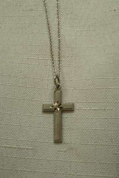 14k White Gold Necklace w/14k White Gold Cross Pendant