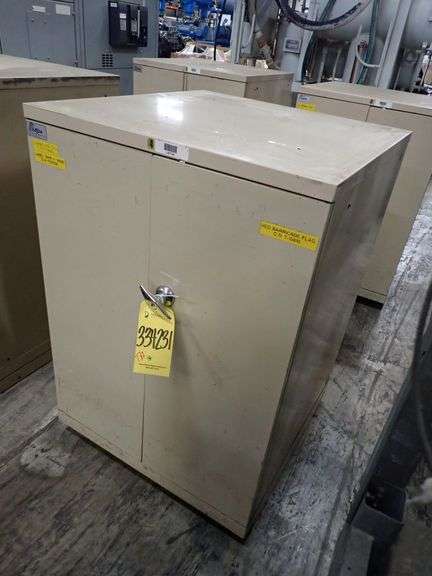 Lista 2-Door Double Shelf Cabinet with Components