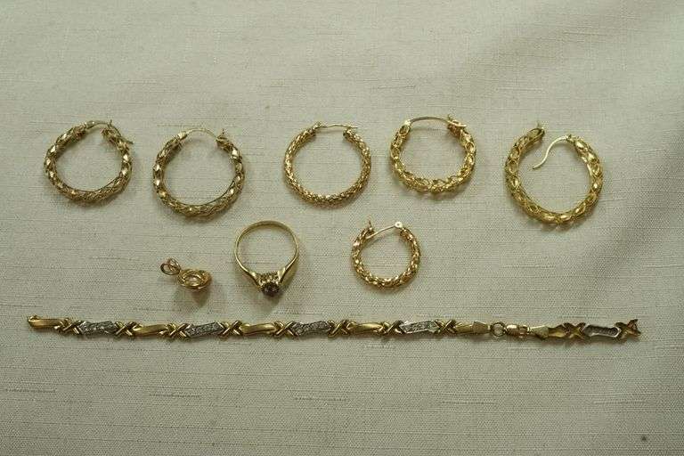 Lot of Assorted 10k Yellow Gold Jewelry