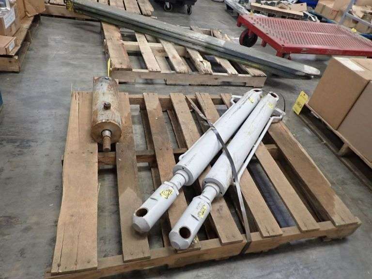 Lot of (3) Hydraulic Cylinders