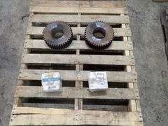 Lot of (2) Spur Gears with (2) Spurs