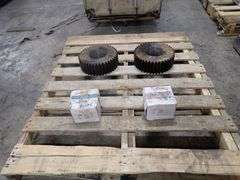 Lot of (2) Spur Gears with (2) Spurs
