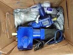 Lot of Assorted Screwjacks and Cylinders