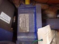 Lot of Assorted Screwjacks and Cylinders