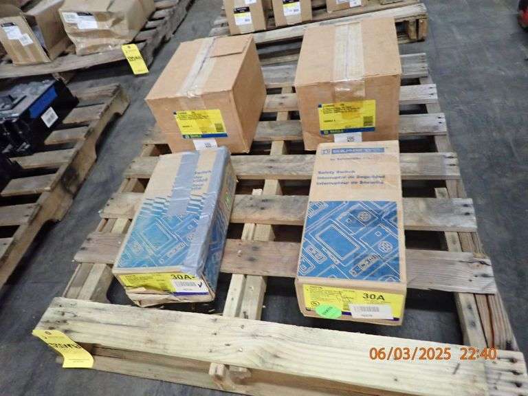 Lot of (4) Square D Electrical Components - Yellow Tag Auctions