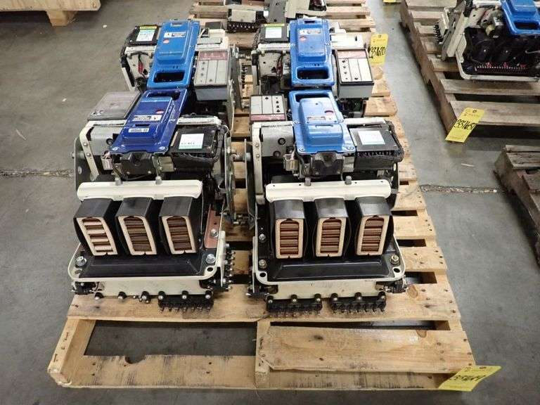 Lot of (4) GE Low Voltage Circuit Breakers