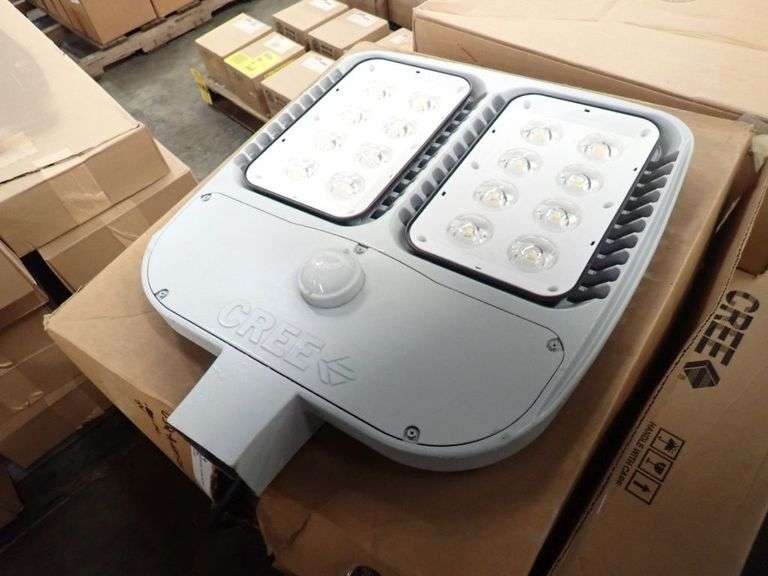 Cree Inesteriel Lot of (11) Cree Industrial Lighting Fixtures - Yellow Tag Auctions