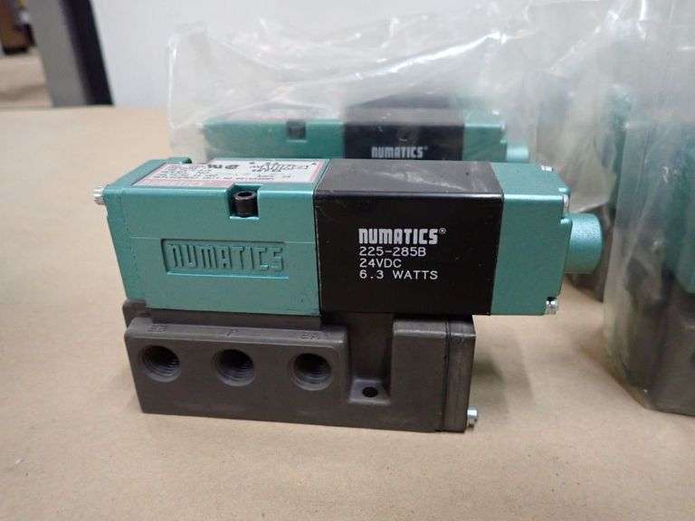 Lot of (8) Numatics Solenoid Valves