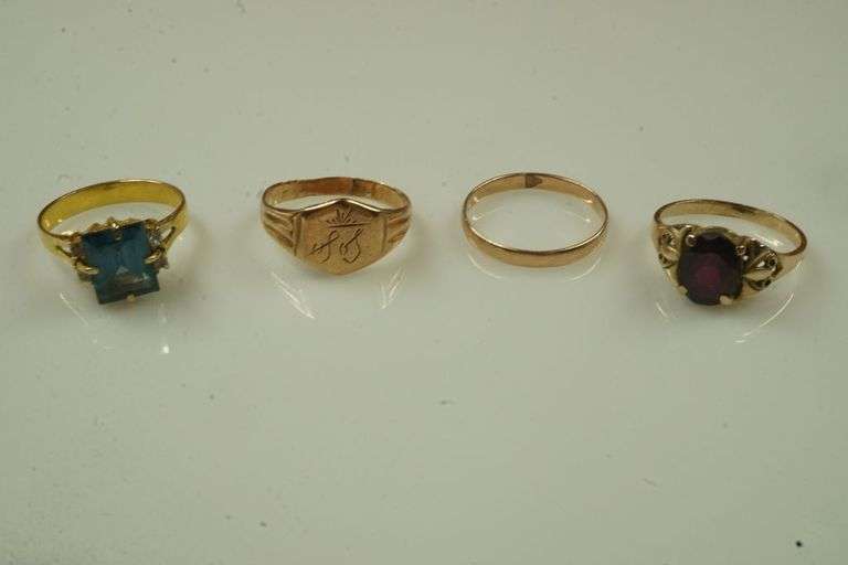 Lot of (4) 10k Yellow Gold Rings