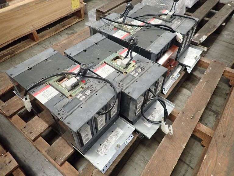 Lot of (4) GE Spectra Series Circuit Breakers