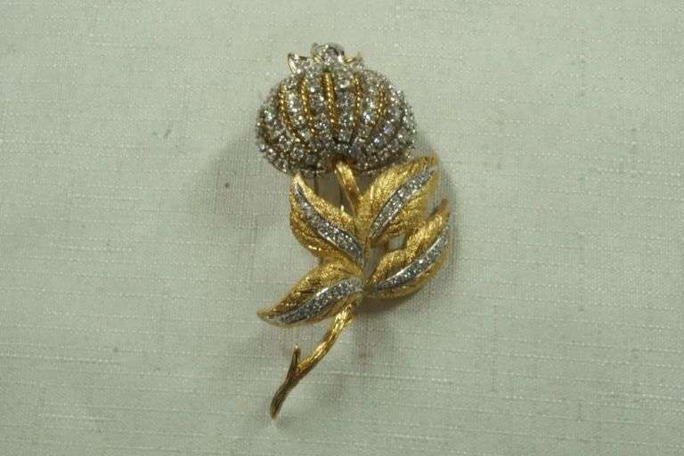 18k Yellow Gold Pin w/Diamonds
