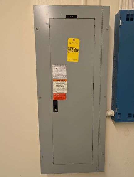 GE 125A Panelboard with Circuit Breakers