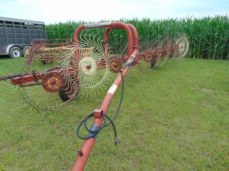 GEHL 207 9 WHEEL RAKE - Ziemer Hilbrands Auctions