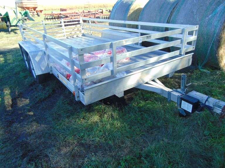 2005 14' BEAR TRACK TANDEM AXLE ALUMINUM TRAILER, W/FOLDING RAMPS