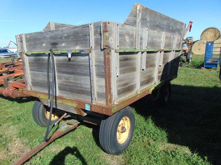 JD BARGE BOX, W/HOIST ON JD 6 BOLT RUNNING GEAR