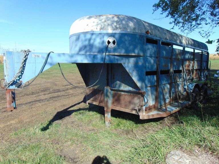 16' GOOSENECK, TANDEM AXLE STOCK TRAILER