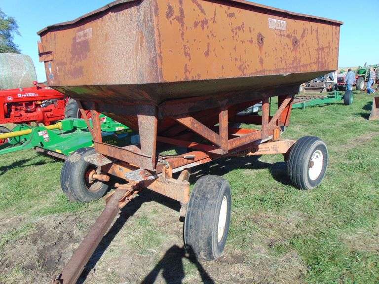 NU BUILT GRAVITY BOX ON MN 10 T. 6 BOLT RUNNING GEAR