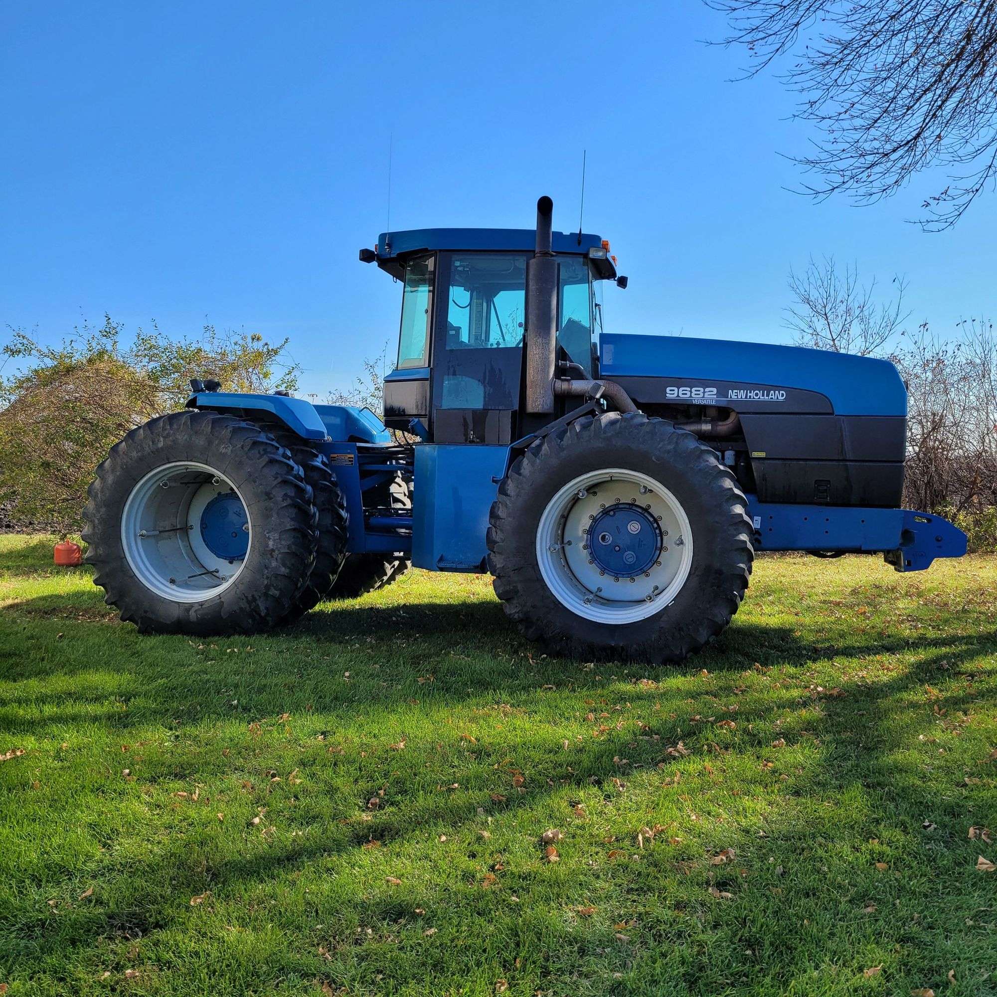 NEW HOLLAND VERSATILE 9682 4 WHEEL DRIVE TRACTOR, BARE BACK, REAR