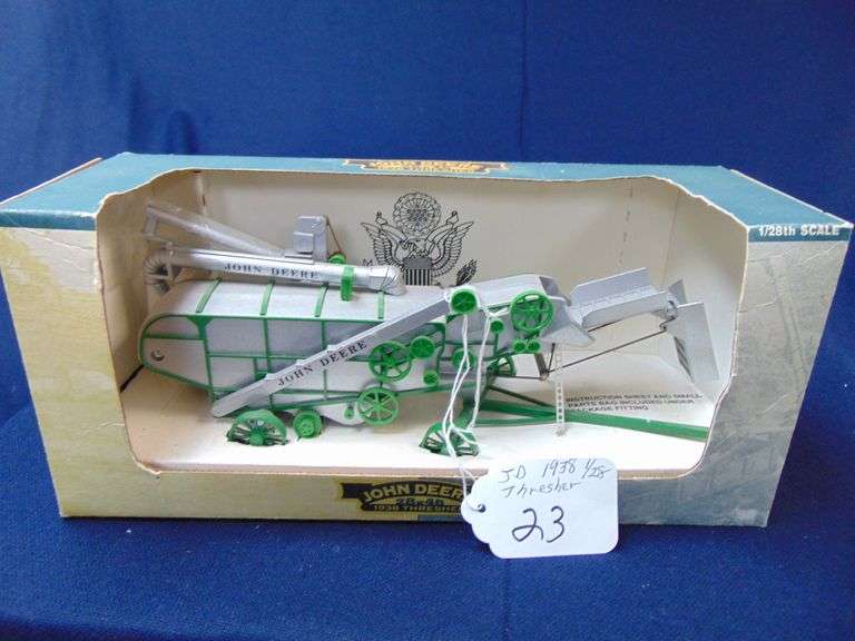 JD 1/28 THRESHER, 1938, 1/28 - WITH BOX