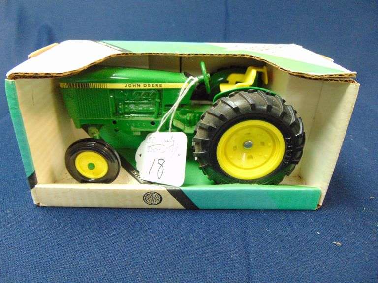 JD UTILITY TRACTOR, 1/16 - WITH BOX