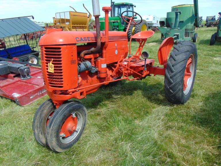 CASE VAC TRACTOR, 11-28 REAR TIRES - DOES NOT RUN