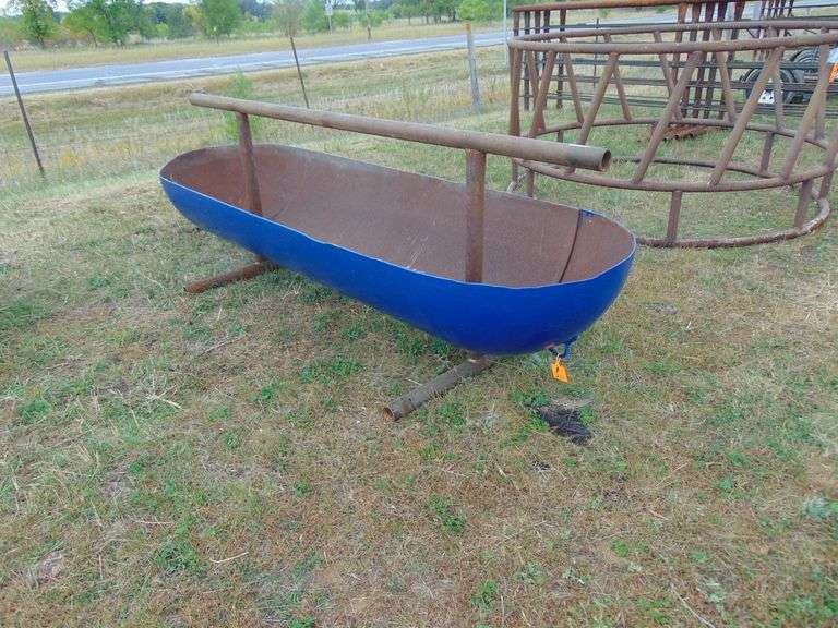BLUE CATTLE FEEDER