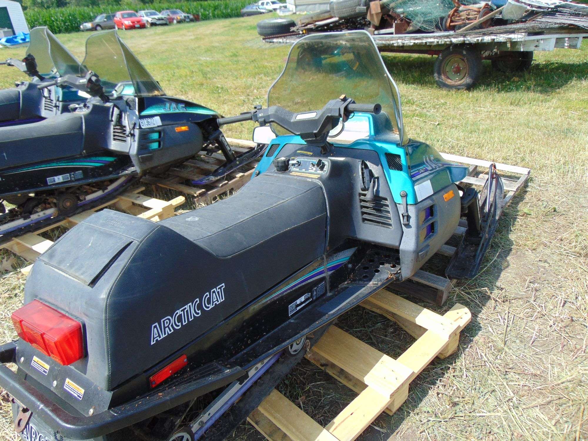 1993 ARCTIC CAT JAG SNOWMOBILE w/REVERSE, HAND & THUMB WARMER