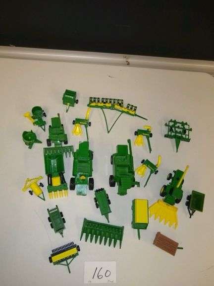 JOHN DEERE MINI IMPLEMENTS COMBINES