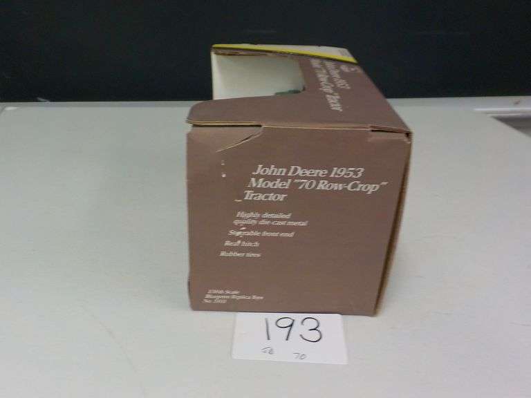 JOHN DEERE MODEL 70 TRACTOR 1/16 DIE CAST METAL NIB