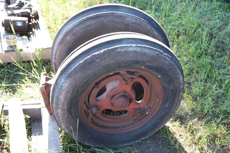 FARMALL NARROW FRONT (POSSIBLY OFF AN M)