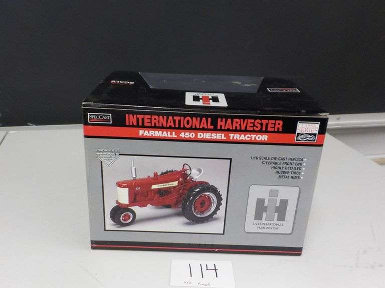 INTERNATIONAL 450 DIESEL TRACTOR 1/16 DIE CAST NIB