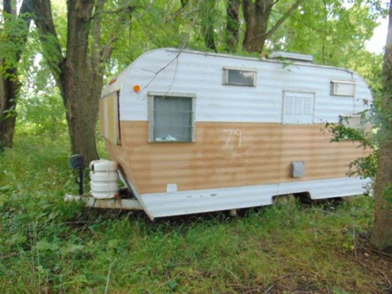 SM RETRO CAMPER WITH ALL CONTENTS INSIDE
