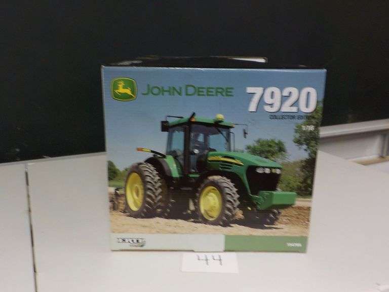 JOHN DEERE 7920 1/16 SCALE DIE CAST METAL COLLECTOR EDITION NIB