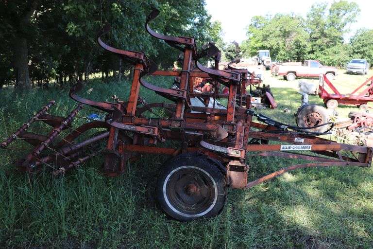 ALLIS CHALMERS 18FT FIELD CULTIVATOR WITH MULCHER & HYDRAULIC CYLINDER