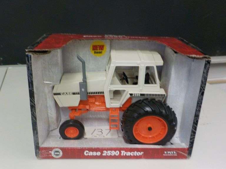 CASE 2590 TRACTOR DIE CAST METAL 1/16 NIB