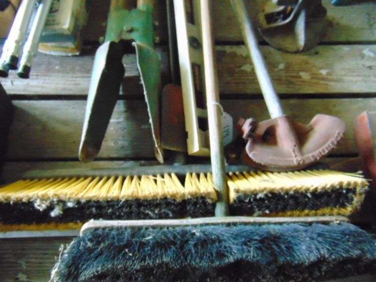 POST HOLE DIGGER. PIPE BENDER, CHISELS, BROOMS AND LEVEL - Ziemer ...