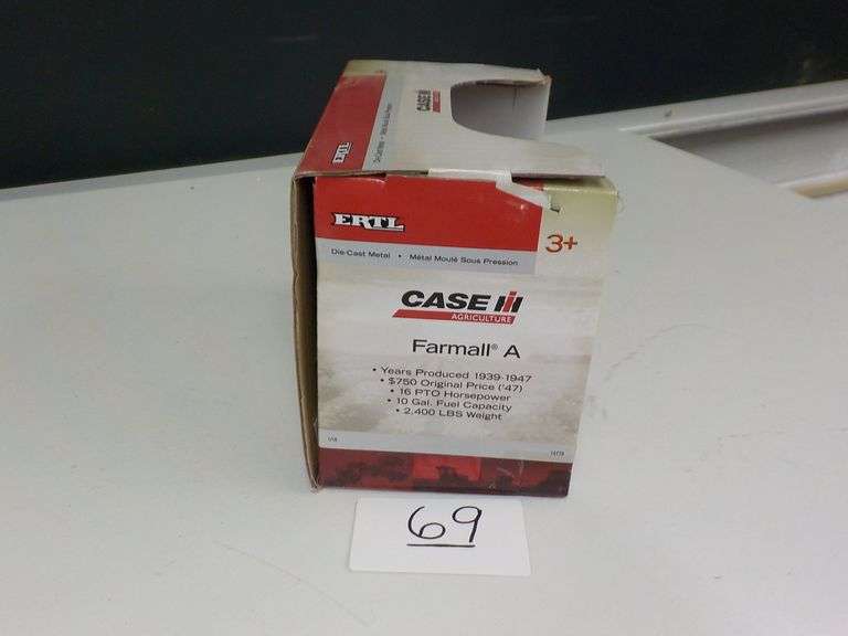 IH FARMALL A TRACTOR DIE CSAT METAL 1/16 SCALE NIB
