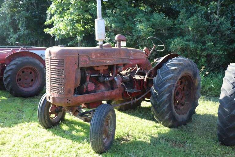 1953 SUPER W6 MCCORMICK DEERING GAS TRACTOR, WIDE FRONT, GOOD POWER, RUNS WELL