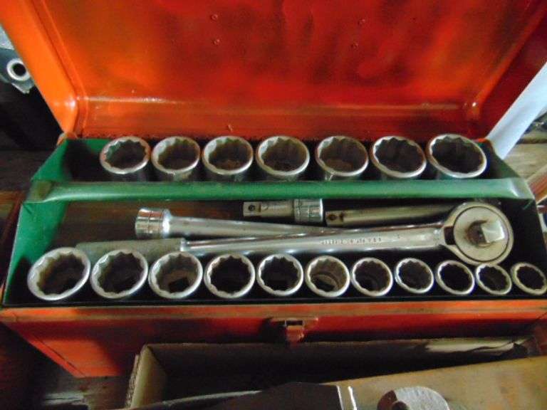 RED TOOL BOX W RACHET SOCKET SET
