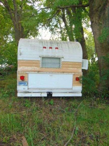 SM RETRO CAMPER WITH ALL CONTENTS INSIDE
