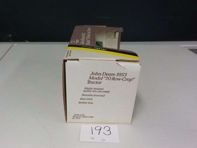 JOHN DEERE MODEL 70 TRACTOR 1/16 DIE CAST METAL NIB