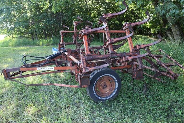 ALLIS CHALMERS 18FT FIELD CULTIVATOR WITH MULCHER & HYDRAULIC CYLINDER